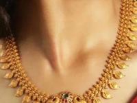 Diwali Shopping : दिवाळीच्या दिवसांत साडी, ड्रेस सगळ्यावरच सुट होणारे नेकलेस घ्या, ६ सुंदर पॅटर्न - Marathi News | Diwali Shopping: Get a necklace that goes with all sarees and dresses during Diwali, 6 beautiful patterns | Latest sakhi Photos at Lokmat.com