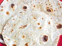 न लाटता, न कणीक मळता चपात्या करण्याची खास ट्रिक; १० मिनिटांत होतील ५० मऊसूत चपात्या - Marathi News | No Rolling No Kneading Chapati Making Hacks : 10 Mins Chapati Making Recipe | Latest sakhi Photos at Lokmat.com