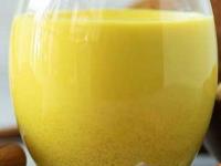 थंडीत हळदीचं दूध घेताय? हळद दूध बनवण्याची योग्य पद्धत पाहा; खोकला-सर्दी दूर होईल - Marathi News | Right Way to Make Turmeric Milk : How To Make Turmeric Milk Golden Milk Benefits | Latest sakhi Photos at Lokmat.com