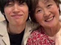 प्यार किया तो डरना क्या! ८३ वर्षीय आजीच्या प्रेमात वेडा झाला २३ वर्षांचा तरुण, कुटुंबाने दिली साथ - Marathi News | 23 years japanese man dating classmate grandma 83 year old | Latest sakhi News at Lokmat.com प्यार किया तो डरना क्या! ८३ वर्षीय आजीच्या प्रेमात वेडा झाला २३ वर्षांचा तरुण, कुटुंबाने दिली साथ - Marathi News | 23 years japanese man dating classmate grandma 83 year old | Latest sakhi News at Lokmat.com