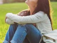 उन्हात किती वाजता बसल्यानं व्हिटामीन-D जास्तीत जास्त मिळतं? पाहा उन्हात बसण्याची योग्य वेळ - Marathi News | What Time Is Best To Take Vitamin D From Sunlight How To Boost Vitamin D In Body Naturally | Latest sakhi Photos at Lokmat.com