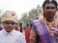 नवरदेव नेसला साडी अन् नवरीची शेरवानी; आगळ्या-वेगळ्या लग्नाने वेधलं लक्ष, रंगली तुफान चर्चा - Marathi News | wedding in prakasam groom dressed as bride and the bride dressed as groom | Latest sakhi News at Lokmat.com