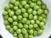 मटार सोलायचं किचकट काम होईल सोपं; ७ ट्रिक्स, झटपट सोलून होतील २ किलोभर मटार - Marathi News | How To Peel Green Peas Faster : Easy Way To Peel Green Peas | Latest sakhi Photos at Lokmat.com