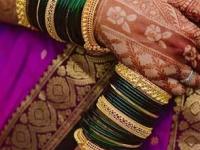 नववधूसाठी हिरव्या चुड्याचे सुंदर सेट; १० युनिक डिजाईन्स-हातात शोभून दिसेल चुडा - Marathi News | Hirava Chuda Designs Latest For Newly Married Girls : Green Bangles Sets Trending Designs Of New Bangles | Latest sakhi Photos at Lokmat.com