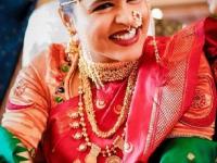 मराठी अभिनेत्रींचे वेडींग लूक्स; ८ आयडियाज, ज्वेलरी, साड्यांची खास स्टाईल,पाहा ट्रेंडींग लूक्स - Marathi News | Wedding looks of Marathi actresses; 8 ideas, you will look beautiful and stylish | Latest sakhi Photos at Lokmat.com