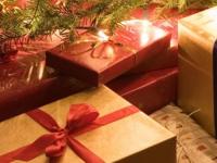 Secret Santa : अरे व्वा! ऑफिसमध्ये 'सीक्रेट सँटा'साठी गिफ्ट द्यायचंय? ५०० रुपयांपर्यंतचे झक्कास पर्याय - Marathi News | christmas 2025 Secret Santa Gifts under 500 best gift ideas for men women | Latest sakhi Photos at Lokmat.com