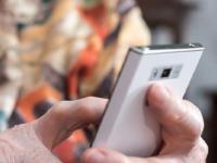 धोक्याची घंटा! डिजिटल युगाचा 'सायलेंट किलर'; १८ हजार वृद्ध विसरले घरचा पत्ता, ५०० जणांचा मृत्यू - Marathi News | memory loss dementia crisis digital lifestyle is your phone stealing your memory | Latest sakhi News at Lokmat.com