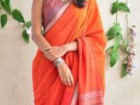 सावळ्या रंगावर उठून दिसतात १० रंग; साडीतही ग्लोईंग दिसेल चेहरा-मेकअपची गरजच नाही - Marathi News | 10 Stunning Saree Colors That Perfectly Suits On Dusky Skin Tones | Latest sakhi Photos at Lokmat.com