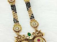 लग्नसराईसाठी घ्या खास राजवाडी वाटी मंगळसुत्र, ८ युनिक डिजाईन्स; पारंपारीक साजमध्ये रॉयल लूक - Marathi News | Rajwadi Vaati Mangalsutra for Wedding : 8 Designs Of Rajvadi Mangalsutra | Latest sakhi Photos at Lokmat.com