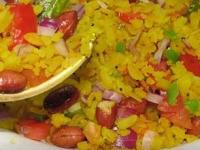 इंदौरचे पोहे म्हणजे सुख, पाहा इंदुरी पोहे करण्याची पारंपरिक रेसिपी, ८ टिप्स-पोहे होतील परफेक्ट चवीचे - Marathi News | Special recipe for making Indori Poha : Indoori Poha Recipe How To Make Indoori Poha | Latest sakhi Photos at Lokmat.com