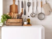 कामाची गोष्ट! सजावटीच्या नादात तुम्हीही करत नाही ना 'या' चुका? फ्रिजचं होईल मोठं नुकसान - Marathi News | things you should never keep on top of the refrigerator to avoid damage and expensive repairs | Latest sakhi Photos at Lokmat.com