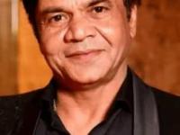 एक दिवसाचं बाळ सोडून पत्नी गेली! राजपाल यादवची अनोखी लव्हस्टोरी आणि जगण्याचा संघर्ष - Marathi News | love story of Rajpal Yadav, Rajpal Yadav's 9 crore cheque bounce case | Latest sakhi Photos at Lokmat.com