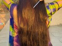 रोज केस कसे विंचरता? चुकीच्या पद्धतीनं विंचरल्यामुळे गळतात केस, पाहा केस विंचरण्याची योग्य पद्धत - Marathi News | Which Is Right Way To Comb Hairs : Tell Me Right Way To Comb Hairs Hair Care Tips | Latest sakhi Photos at Lokmat.com