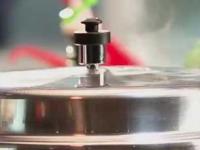 कुकरची शिट्टी सतत खराब होते? ८ टिप्स, कुकर चांगला राहील-कुकरचा स्फोट टळेल - Marathi News | Life Hacks Pressure Cooker Whistle Repair Tricks Cooker Hacks | Latest sakhi Photos at Lokmat.com