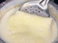 दुधाला जाड घट्ट साय येण्यासाठी ८ टिप्स- पाहा दुधाचं भांडं कसं निवडायचं-दूध कसं तापवायचं.. - Marathi News | How To Get Thick Malai On Milk : How To Make More Malai From Milk 8 Tips | Latest sakhi Photos at Lokmat.com