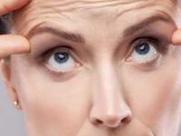 डोळ्यांभोवती, कपाळावर बारीक सुरकुत्या दिसू लागल्या? 'या' पद्धतीने ज्येष्ठमध लावा- १० वर्षांनी तरुण दिसाल - Marathi News | Are fine wrinkles appearing around the eyes and on the forehead? Apply mulethi in this way - you will look 10 years younger | Latest sakhi Photos at Lokmat.com