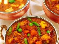 घरच्या भाज्यांना हॉटेलसारखी चव हवी? ५ सोप्या टिप्स- हॉटेलपेक्षाही चटकदार भाज्या करा घरीच - Marathi News | 5 cooking tips to make restaurant style tasty gravy at home, kitchen tips for making tasty gravy | Latest sakhi Photos at Lokmat.com