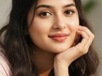 चेहरा काळा पडला? तुळशीची पानं 'या' पद्धतीनं लावा, चेहऱ्यावर येईल तेज-सुंदर दिसाल - Marathi News | How To Apply Tulsi Leaves On face : Tulsi Leaves Home Remedies For Glowing Skin | Latest sakhi Photos at Lokmat.com