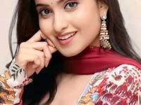 निस्तेज कोरड्या त्वचेला ५ मिनिटांत फ्रेश करण्याचा उपाय- जावेद हबीब सांगतात मस्त ट्रिक - Marathi News | use of banana peel for glowing skin, how to use banana peel for glowing skin, home hacks to get rid of dull and dry skin | Latest sakhi Photos at Lokmat.com