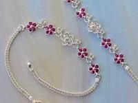 Silver Anklet : डेली वेअरसाठी चांदीच्या पैंजणांच्या १० मिनिमल डिझाईन्स; नाजूक पैंजणांनी सुंदर दिसतील पाय - Marathi News | 10 Minimalist Designs of Silver Anklets For Women : Silver Payal Designs For Women | Latest sakhi Photos at Lokmat.com