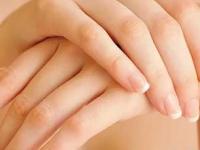 हात खूप सुरकुतल्यासारखे दिसतात? किचनमधले २ पदार्थ हातांवर चोळा, हात होतील सायीसारखे मऊ - Marathi News | how to get wrinkle free hands, how to make hands soft | Latest sakhi Photos at Lokmat.com