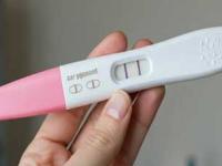 प्रेग्नंसी टेस्ट घरी करताना तुम्हाला काय माहिती हवं? टेस्ट पॉझिटिव्ह की निगेटिव्ह, किट अशी वाचा.. - Marathi News | How To Read Pregnancy Test Kit At Home : How To Read Pregnancy Test Positive | Latest sakhi Photos at Lokmat.com