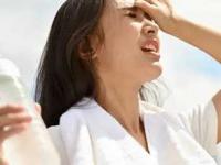 Dehydration Symptoms: सायलेंट डिहायड्रेशन कशामुळे होतंं? 'ही' लक्षणं ओळखा, वाढत्या उन्हामुळे होणारा त्रास टळेल - Marathi News | Symptoms Of Silent Dehydration : What Is Silent Dehydration | Latest sakhi Photos at Lokmat.com