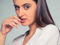 जवळचे-मित्रमैत्रिणीच आपल्यावर जळतात हे कसं ओळखाल? ८ खुणा-सावध राहा, होऊ शकतो त्रास - Marathi News | 8 Warning Signs That Someone Is Secretly Jealous Of You | Latest sakhi Photos at Lokmat.com