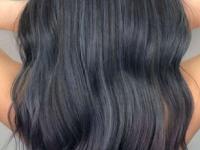 केस होतील सुंदर काळेभोर! रात्री झोपण्यापूर्वी केसांना लावा ‘हे’ जादुई तेल, पांढऱ्या केसांची समस्या गायब - Marathi News | How to turn white hair into black naturally with ayurvedic magical oil hair care solution how to stop hair falls | Latest sakhi Photos at Lokmat.com