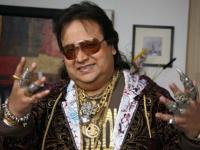 Bappi Lahiri Birth Anniversary: दिग्गज गायक बप्पी लहरी इतकं सोनं का घालायचे? कारण ऐकून थक्क व्हाल - Marathi News | Why Bappi Lahiri Used To Wear So Much Gold reason behind it you shocked | Latest filmy News at Lokmat.com Bappi Lahiri Birth Anniversary: दिग्गज गायक बप्पी लहरी इतकं सोनं का घालायचे? कारण ऐकून थक्क व्हाल - Marathi News | Why Bappi Lahiri Used To Wear So Much Gold reason behind it you shocked | Latest filmy News at Lokmat.com