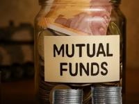 लहान गुंतवणुकीतून कोट्यधीश होण्यासाठी SIP का आहे बेस्ट? 'हे' ८ मुद्दे ठरतात गेमचेंजर - Marathi News | Why is SIP investment the best way to invest in mutual funds explained in 8 points | Latest business Photos at Lokmat.com