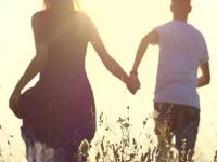 CoronaVirus: शहरातून आलेला नवरा 'क्वारंटिन' झाला; घर 'लॉकडाऊन' करून बायकोनं प्रियकरासोबत पळ काढला - Marathi News | CoronaVirus Migrant man in quarantine wife runs away with lover kkg | Latest national Photos at Lokmat.com