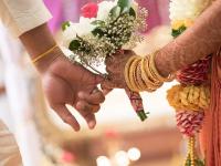 पतीला लागला वाईफ स्वॅपिंगचा नाद; पत्नीने मुंबईची ऑफर धुडकावली आणि.... - Marathi News | railway employee husband demanding wife swapping; after denied by wife beaten and left for mumbai | Latest crime Photos at Lokmat.com