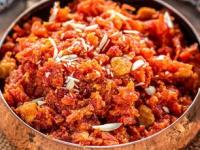 winter traditional food : थंडीची चाहूल लागताच करा ८ पारंपरिक पदार्थ, हिवाळ्यात सुधरेल तब्येत आणि चवही जबरदस्त - Marathi News | Winter food: Make 8 traditional dishes as soon as the cold hits, your health will improve | Latest sakhi Photos at Lokmat.com