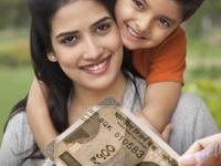 पैशांसाठी कुणावरही अवलंबून राहू नये असं वाटतं? मग आजपासून 'या' १० टीप्स फोलो करा - Marathi News | mothers day special do you want there to be no shortage of money in your life follow these tips | Latest business Photos at Lokmat.com