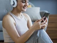 World Music Day 2025 : मन उधाण वाऱ्याचे..! मन आनंदानं उजळून टाकणारी ऐका ५ मराठी गाणी - Marathi News | world music day 2025: listen 5 marathi songs, change your mood feel better | Latest sakhi Photos at Lokmat.com