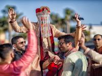 दिलदार Xiaomi! नव्या मोबाईलशिवाय बोहल्यावर चढणार नाही, नवरदेवाचा हट्ट कंपनीने पूर्ण केला - Marathi News | not marry till get new mobile Mi 10T Pro, Xiaomi completed youth wish | Latest social-viral Photos at Lokmat.com