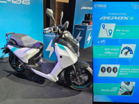 ती चूक यामाहा नाही करणार...! पहिली वहिली इलेक्ट्रीक स्कूटर आली! Aerox लूक; इतकी रेंज देणार की... - Marathi News | Yamaha won't make that mistake...! Yamaha Aerox Electric Unveiled: Gets 106km Range, Top Features & Removable Battery | Latest auto News at Lokmat.com ती चूक यामाहा नाही करणार...! पहिली वहिली इलेक्ट्रीक स्कूटर आली! Aerox लूक; इतकी रेंज देणार की... - Marathi News | Yamaha won't make that mistake...! Yamaha Aerox Electric Unveiled: Gets 106km Range, Top Features & Removable Battery | Latest auto News at Lokmat.com