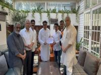 मनसेचा पहिला उमेदवार ठरला, राज ठाकरेंनी दिला AB फॉर्म; यशवंत किल्लेदार कुठून लढणार? - Marathi News | BMC Election: MNS first candidate has been announced, Raj Thackeray has given AB form; Where will Yashwant Killedar contest from? | Latest mumbai News at Lokmat.com