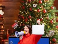 स्मार्टफोन, कपडे आणि घरगुती उपकरणांवर सवलतींचा पाऊस; वर्षाच्या शेवटी कुठे आहेत बंपर ऑफर्स - Marathi News | Christmas Sale 2025 Grab Up to 90% Off on Amazon and Flipkart End of Season Sale | Latest business News at Lokmat.com