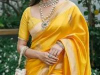 हळदी, देवब्राह्मणाच्या कार्यक्रमासाठी 'असा' करा पिवळ्या साडीतला सुंदर लूक- तुमच्यावरच खिळतील नजरा.. - Marathi News | yellow saree look for mehendi, haldi function in wedding season | Latest sakhi Photos at Lokmat.com