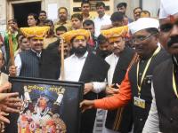 येळकोट येळकोट जय मल्हार; मुख्यमंत्र्यांसह २ उपमुख्यमंत्री सुप्रिया सुळेंच्या मतदारसंघात - Marathi News | Yelkot Yelkot Jai Malhar, Chief Minister Eknath Shinde along with 2 Deputy Chief Ministers Ajit pawar and Devendra Fadanvis at Jejuri Fort | Latest pune Photos at Lokmat.com