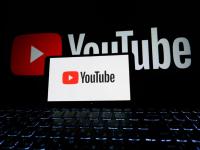 युट्यूबवर ५ लाख व्ह्यूज आले तर बँक खात्यात किती पैसे जमा होणार? जाणून घ्या कमाईचं नेमकं गणित - Marathi News | How much money will be deposited in your bank account if you get 5 lakh views on YouTube? Know the exact math of earning | Latest tech News at Lokmat.com