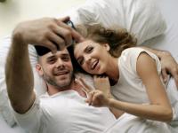 Valentine Day : 'या' ५ राशींचे लोक असतात अधिक रोमॅंटिक - Marathi News | Valentine Day : These zodiac signs people are the most romantic and dreamy lovers | Latest relationship Photos at Lokmat.com