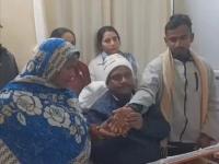 १५ लाखांना विकलं, म्यानमारच्या काळकोठडीत छळ सोसला; १३ वर्षांनंतर आईला पाहताच लेक धाय मोकलून रडला! - Marathi News | Sold for 1.5 million, tortured in Myanmar's prison; Brother breaks down in tears upon seeing mother after 13 years! | Latest national News at Lokmat.com