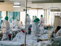 CoronaVirus News: कोरोना लक्षणांमध्ये आता झाले आणखी बदल; जाणून घ्या नवी लक्षणं - Marathi News | CoronaVirus News Covid symptoms change but disease becomes milder | Latest national News at Lokmat.com