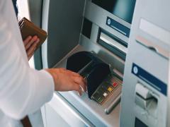 ATM मधून वारंवार पैसे काढायची सवय असेल तर ती बदला, नाहीतर १ मे पासून होईल नुकसान - Marathi News | rbi new rule atm transaction charge incresed from may 1 2025 know free limits | Latest banking-loans News at Lokmat.com