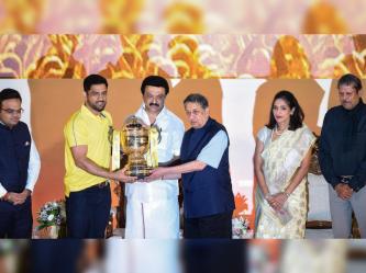 IPL 2022 Auction : CSK तीन वर्षांसाठी महेंद्रसिंग धोनीला कायम राखणार; जाणून घ्या लखनौचा कर्णधार कोण होणार? - Marathi News | IPL 2022: CSK likely to retain MS Dhoni for three seasons, KL Rahul is likely to lead Goenka’s new Lucknow team | Latest cricket Photos at Lokmat.com IPL 2022 Auction : CSK तीन वर्षांसाठी महेंद्रसिंग धोनीला कायम राखणार; जाणून घ्या लखनौचा कर्णधार कोण होणार? - Marathi News | IPL 2022: CSK likely to retain MS Dhoni for three seasons, KL Rahul is likely to lead Goenka’s new Lucknow team | Latest cricket Photos at Lokmat.com
