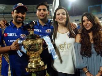 IPL : मुंबई इंडियन्सचा 'जबरा फॅन' असलात तरी या पाच गोष्टी तुम्हालाही माहीत नसतील! - Marathi News | IPL: 5 Unknown facts about Mumbai Indians | Latest cricket Photos at Lokmat.com IPL : मुंबई इंडियन्सचा 'जबरा फॅन' असलात तरी या पाच गोष्टी तुम्हालाही माहीत नसतील! - Marathi News | IPL: 5 Unknown facts about Mumbai Indians | Latest cricket Photos at Lokmat.com