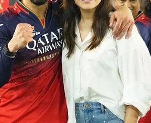 एका बाजूने शर्ट इन, एका बाजूने बाहेर-अनुष्का शर्माची half tucked shirt स्टाइल-नवीच फॅशन - Marathi News | Anushka Sharma's supercool casual look, Anushka Sharma in half tucked shirt look | Latest sakhi Photos at Lokmat.com एका बाजूने शर्ट इन, एका बाजूने बाहेर-अनुष्का शर्माची half tucked shirt स्टाइल-नवीच फॅशन - Marathi News | Anushka Sharma's supercool casual look, Anushka Sharma in half tucked shirt look | Latest sakhi Photos at Lokmat.com